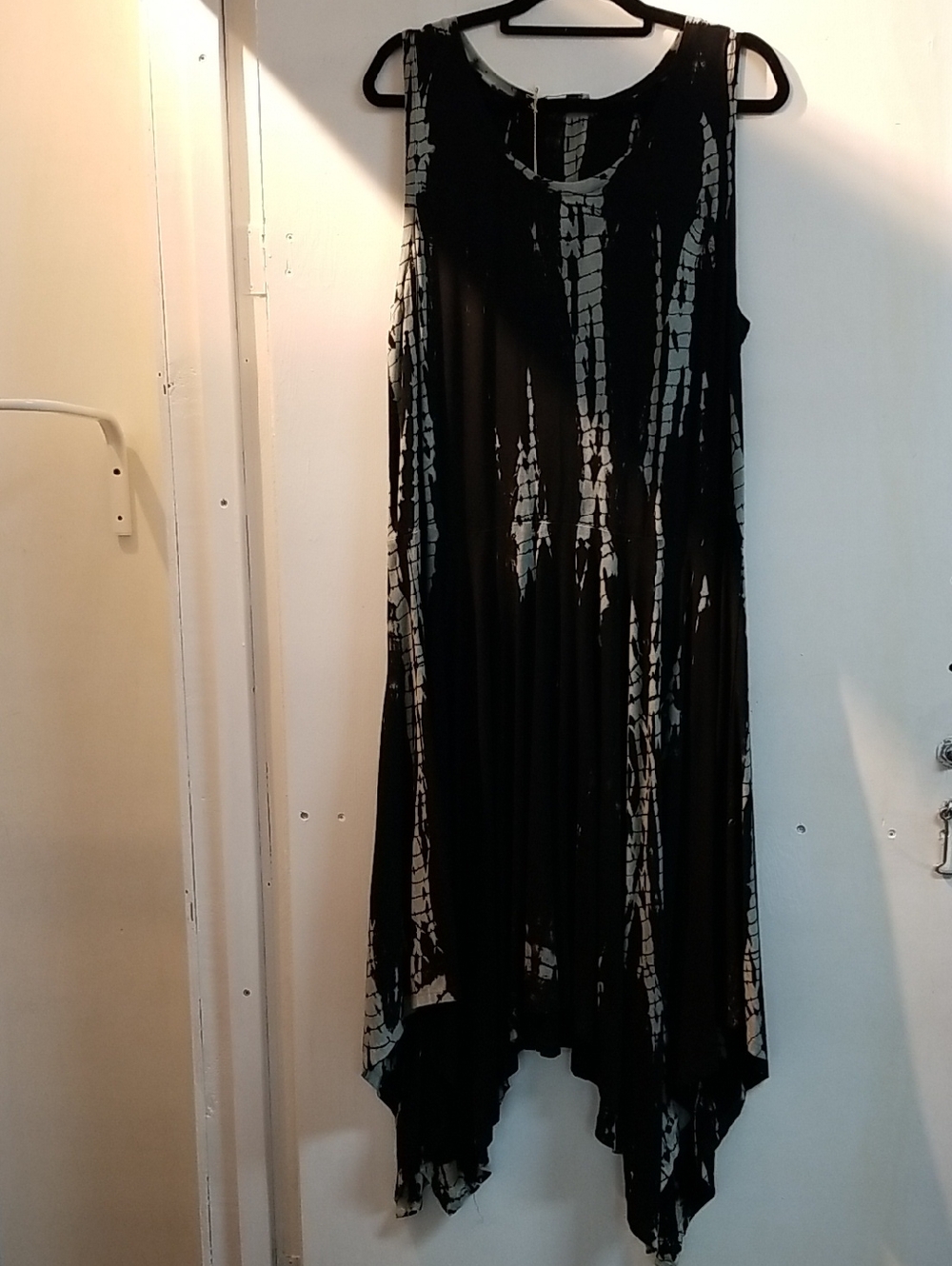 Sleeveless Black & White Abstract Asymmetrical Hem Dress